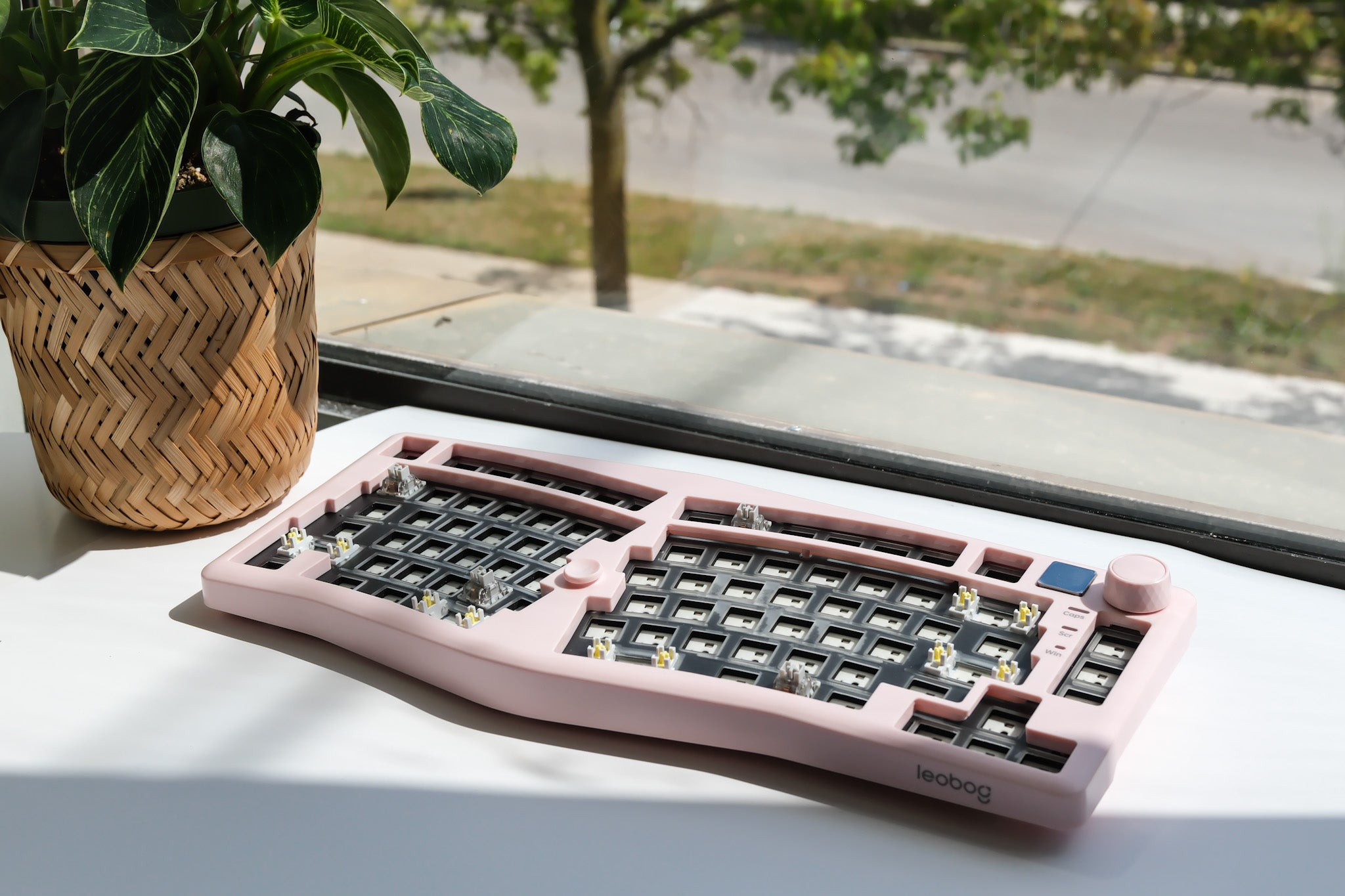 Alice75 Pink | Mechanical Keyboard Barebone